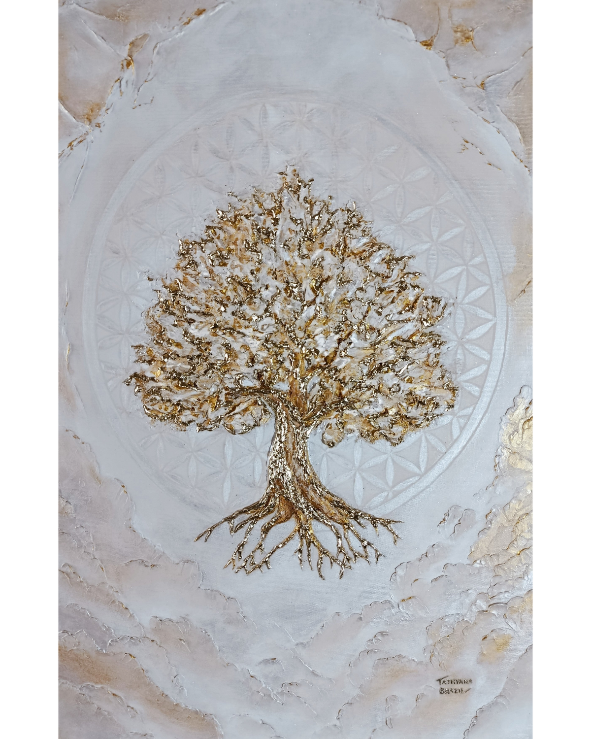 Obra original Tathyana Brazil com Árvore da Vida e Flor da Vida em relevo, tons brancos e detalhes em folha de ouro.